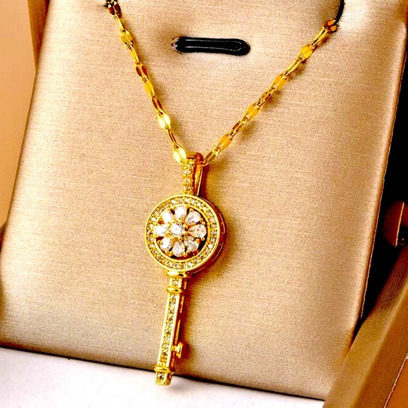 Victorian Ornate Cubic Zirconia, Spinning Key Glam Luxury, Gold plated Necklace - Picture 1 of 6